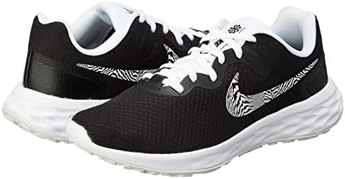 Nike Női Forradalom 6 Következő Természet sportcipő, Fekete/Fehér, 8.5 M MINKET